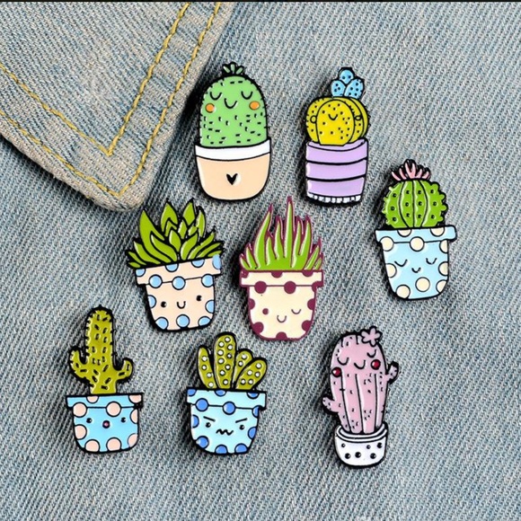 Cute🌵MIXED CACTUS PINS🌺 only comes with ONE out of the 8for keychain - Picture 5 of 8